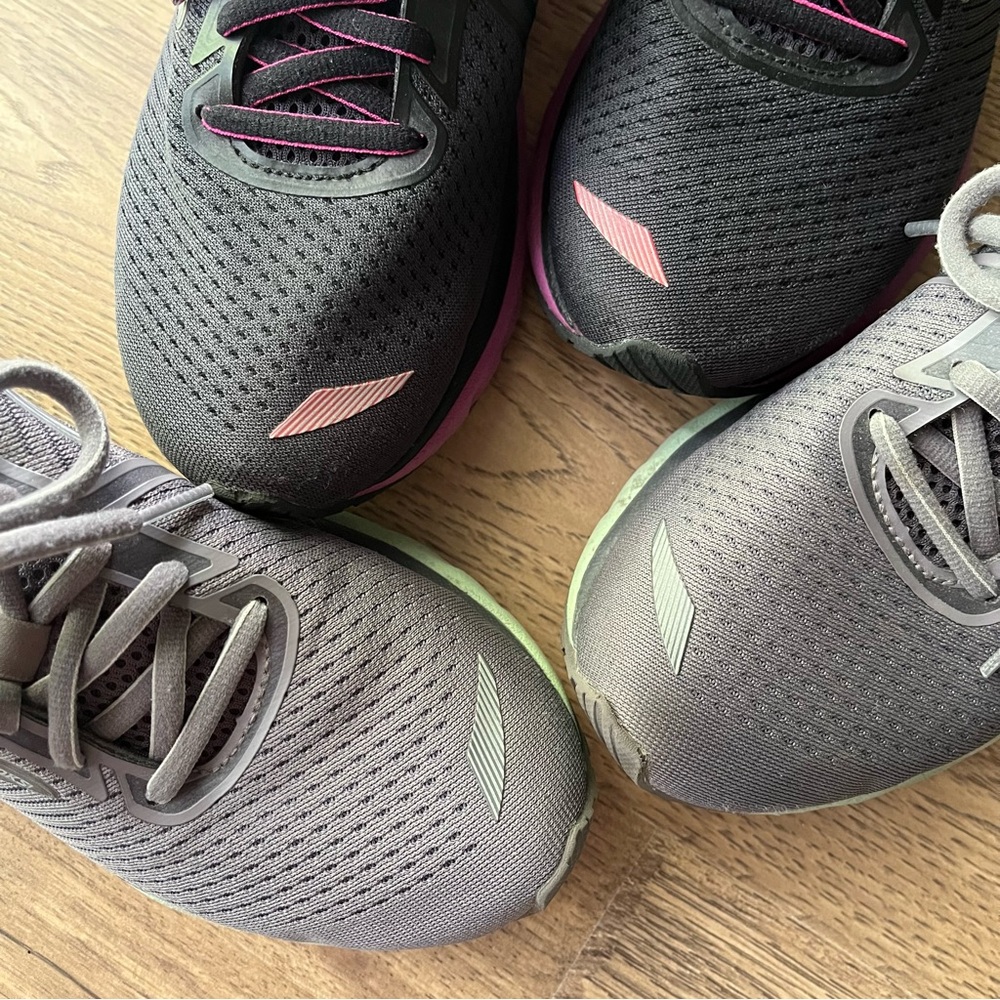 Pair of Brooks Women's GTS ADRENALINE 20 Shoes - Picture 8 of 14